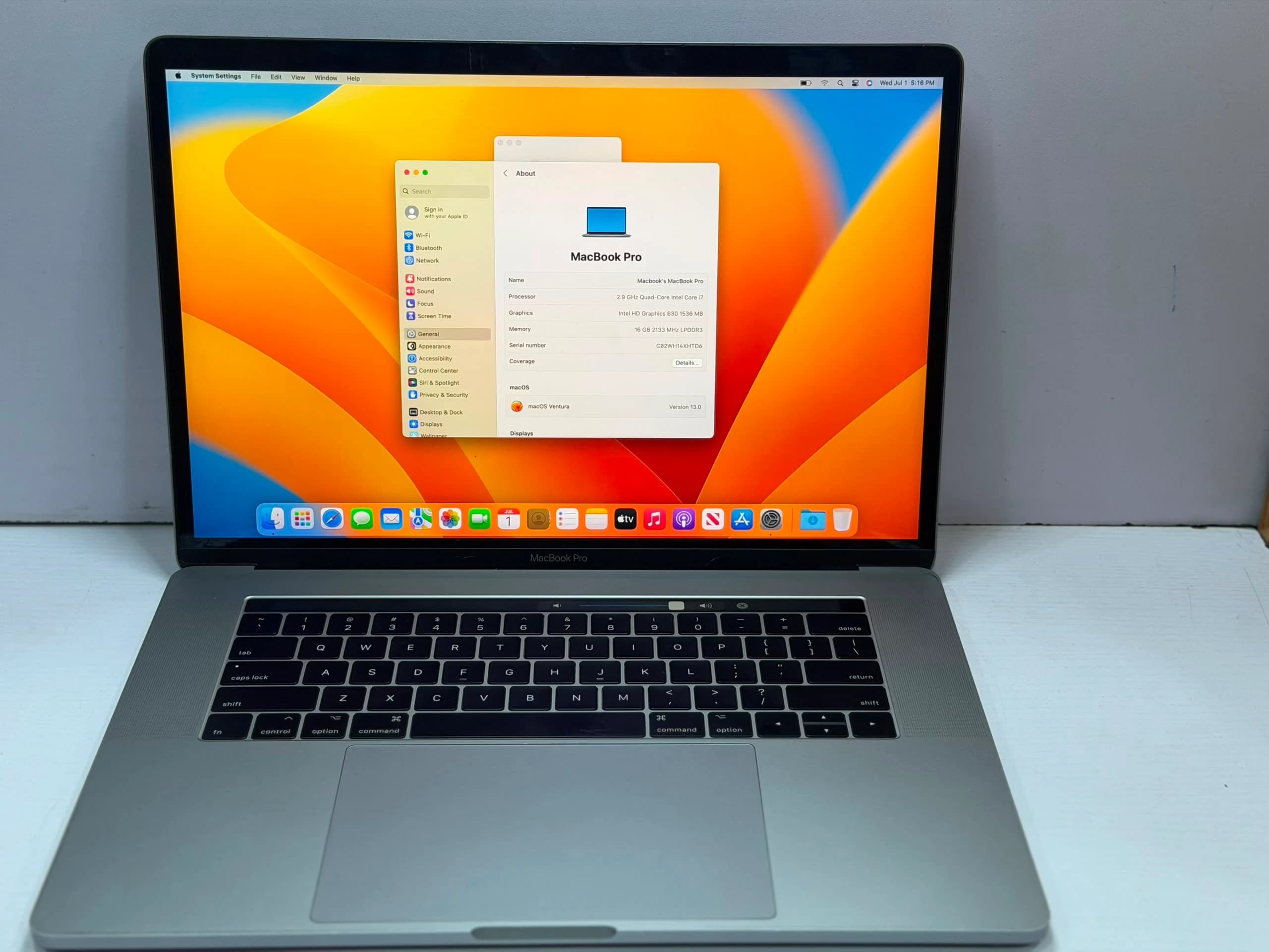 Apple MacBook Pro (15-inch, 2017) - 2.6 GHz Intel Core i7, 16GB RAM, 512GB SSD