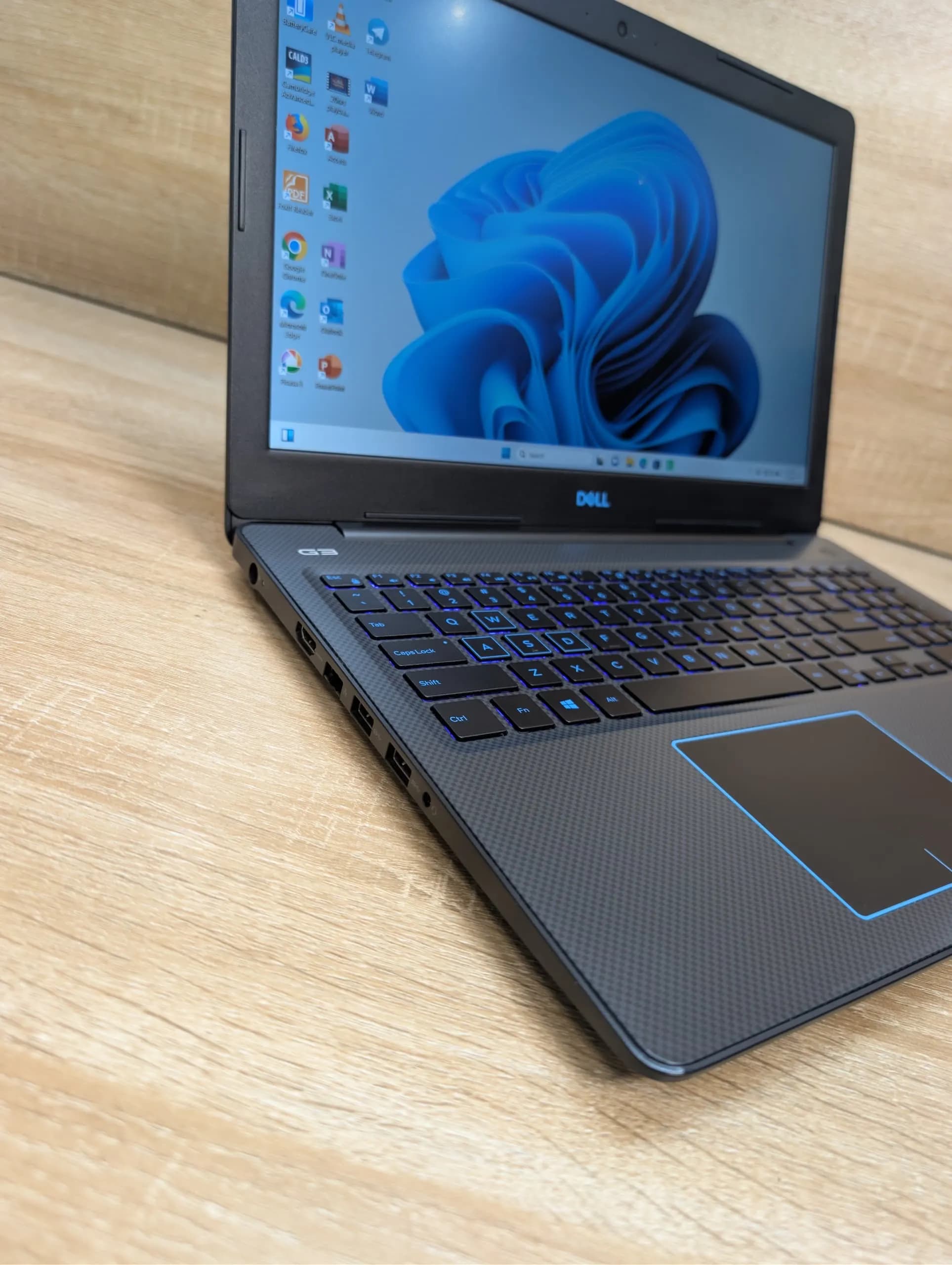 Dell G3 3579 Intel core i7 8th Gen 512GB •• 16GB 4GB NVIDIA GTX 1050Ti 💙 Blue Keyboard light 15.6 inches